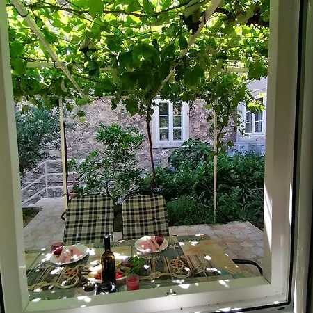 Antonio Apartman *