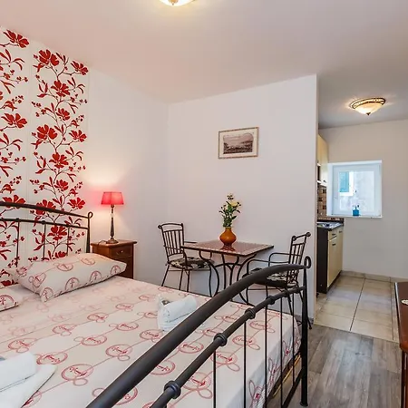 Antonio Apartman *