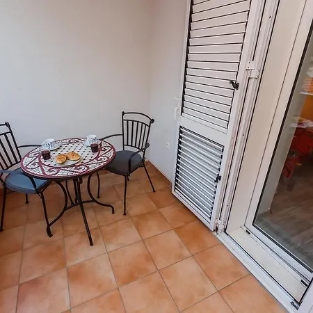 Antonio Apartman *